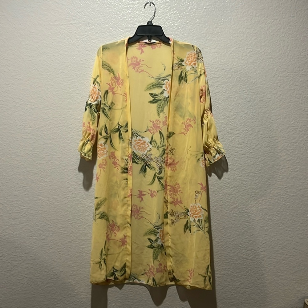 Papaya Open Front Kimono Yellow Floral With Out Belt Ruffle Sleeves Sz S TC0708